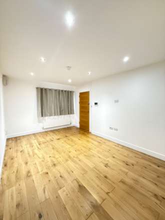The Crescent, Slough, Image 1