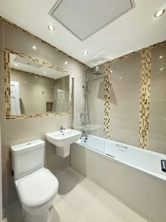 The Crescent, Slough, Image 4