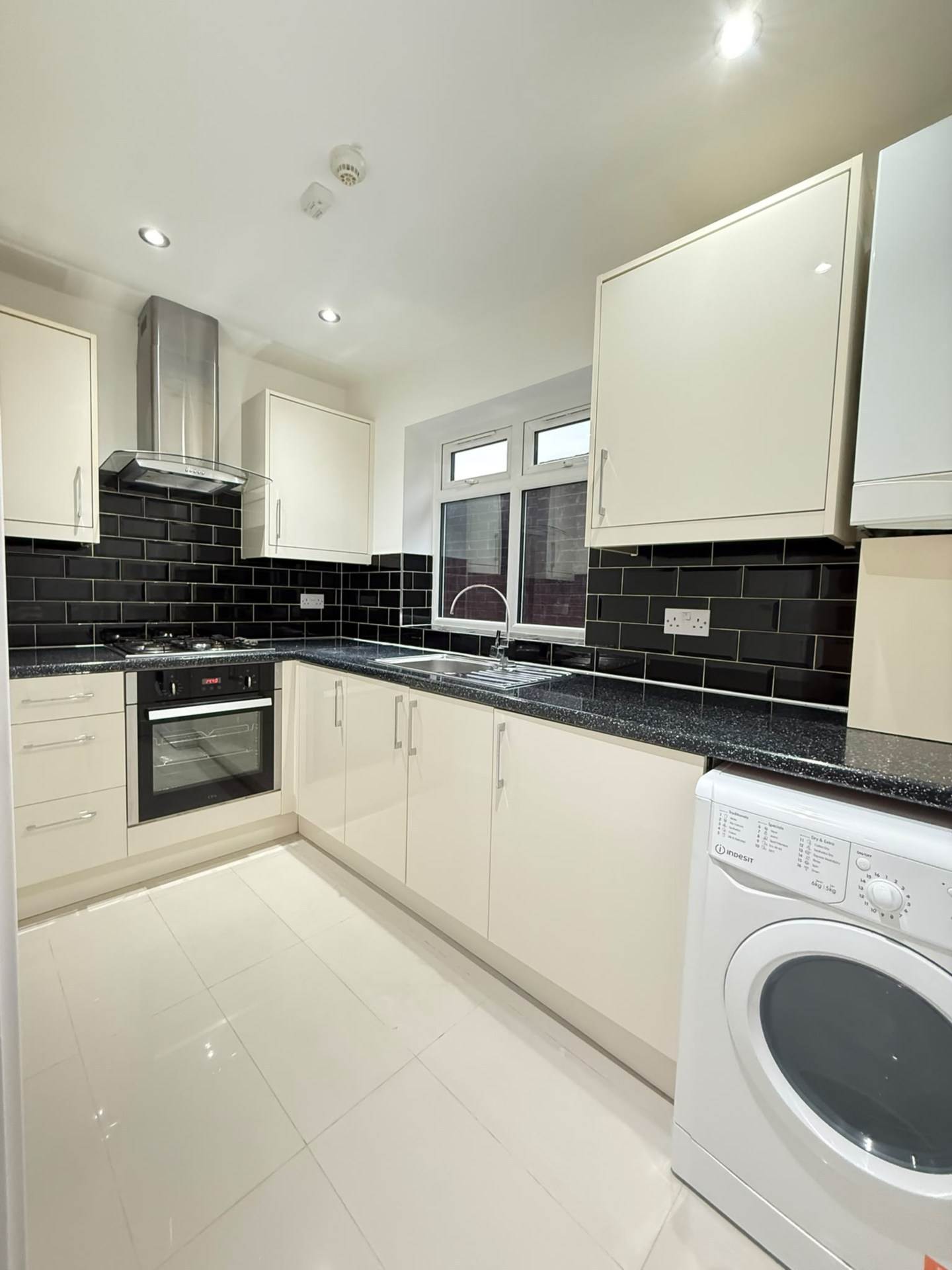 The Crescent, Slough, Image 1