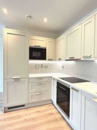 Rosewood Avenue, Bray Wick, Image 2
