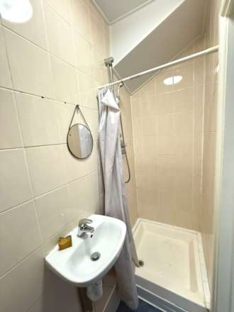Greenland Crescent, Southall, Image 13