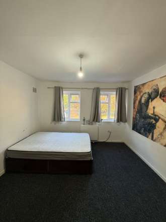 Pinn Close, Uxbridge, Image 4
