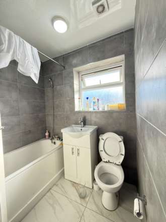 Pinn Close, Uxbridge, Image 8