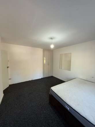 Pinn Close, Uxbridge, Image 2