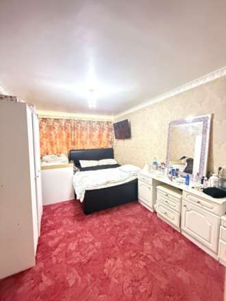 Ferraro Close, Heston, Image 12