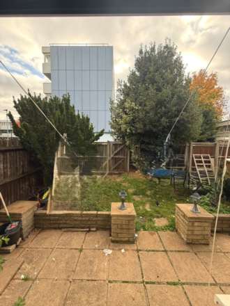 Ferraro Close, Heston, Image 14
