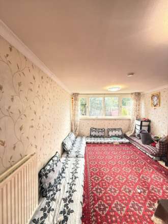 Ferraro Close, Heston, Image 2