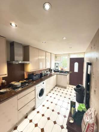 Ferraro Close, Heston, Image 3