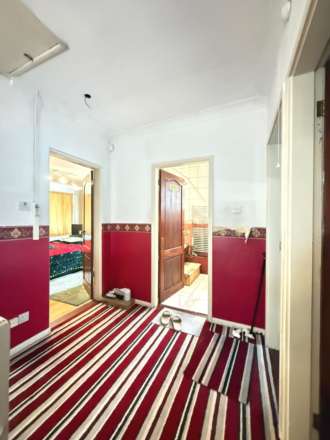 Ferraro Close, Heston, Image 6