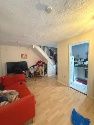 Hawthorn Close, Hounslow, Image 3