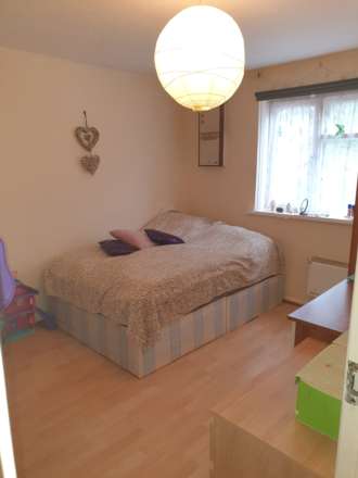 Hawthorn Close, Hounslow, Image 4