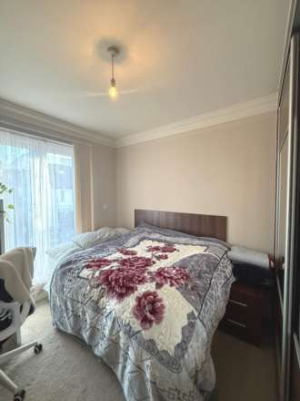 Reet Garden, Slough, Image 8