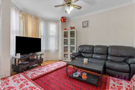 4 Bedroom Terrace, Kingston Road, Southall UB2 4AW