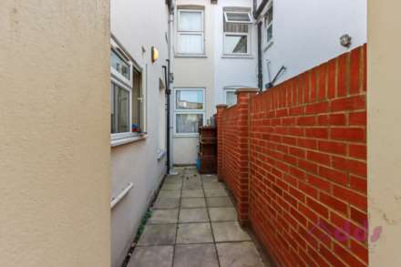 Kingston Road, Southall UB2 4AW, Image 9
