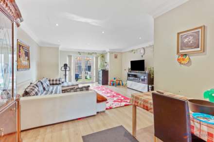 Vibia Close, Staines Upon Thames, Image 4