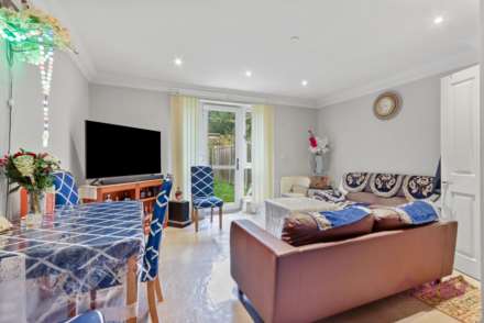 5 Bedroom Terrace, Osterley Park, Southall UB2 4GQ