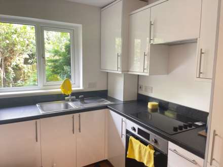 Vicarage Way, Coln Brook, Image 3