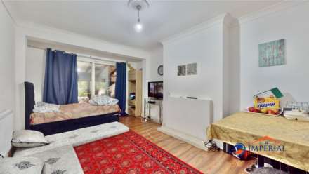Old Cote Drive, Heston, Hounslow, Image 3