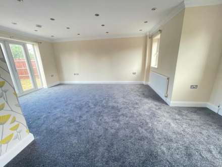 4 Bedroom Terrace, North Hyde Lane, Southall