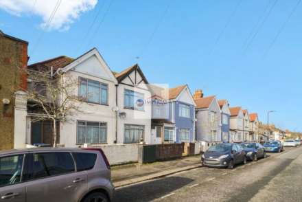 Northcote Avenue, Southall