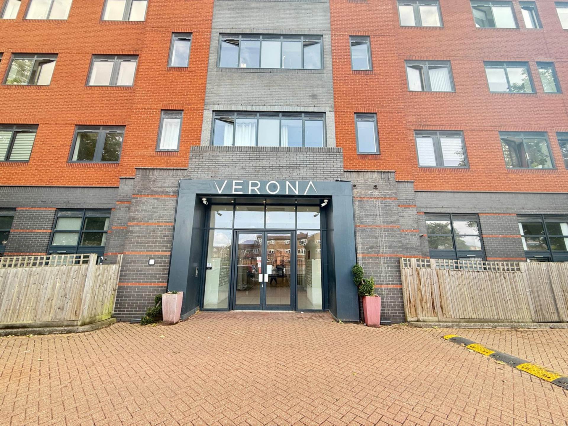 Wellington Street, Slough, Image 10