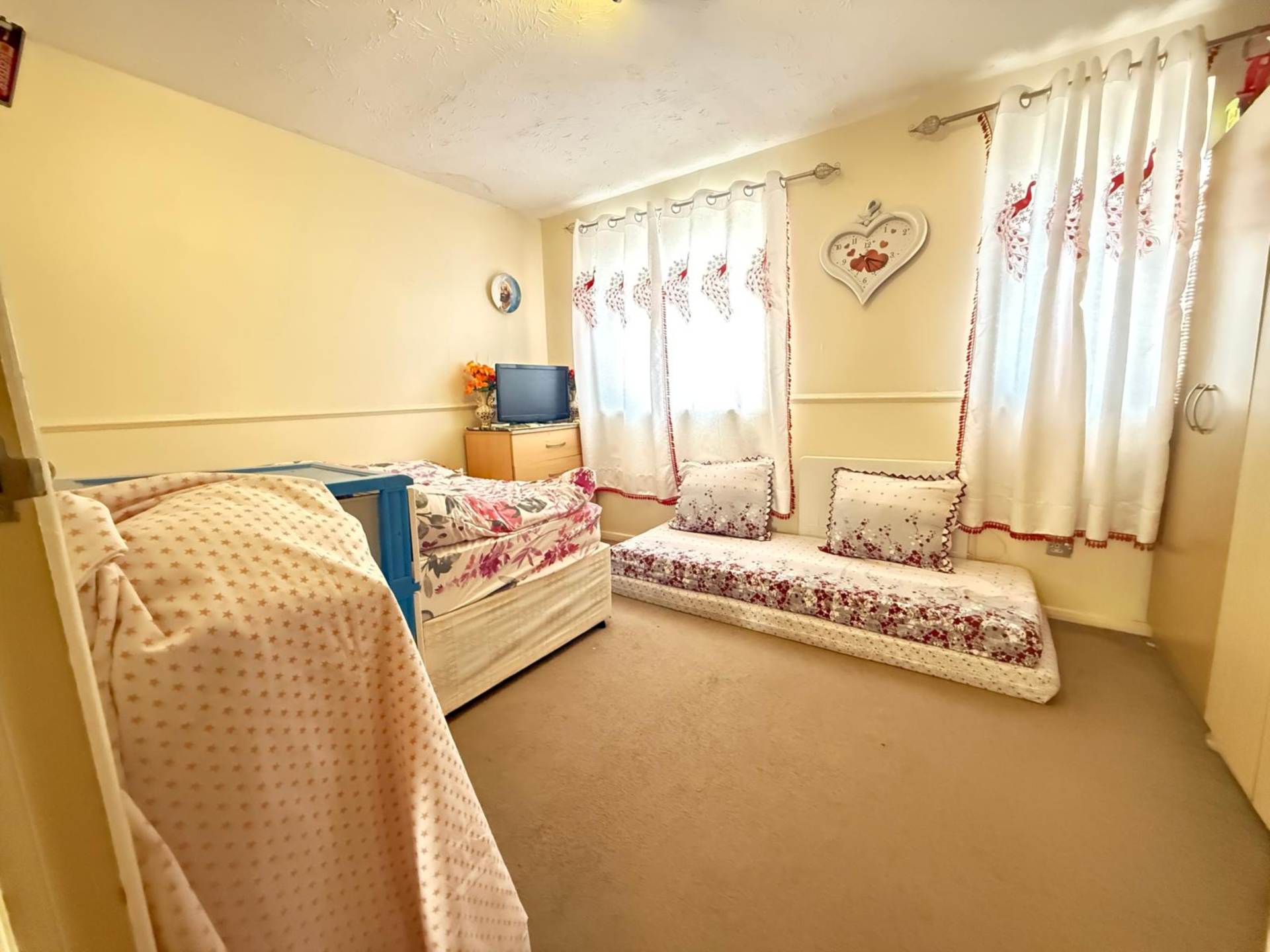 Burket Close, Southall, Image 4