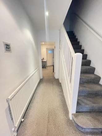 New Peachey Lane, Uxbridge, Image 3