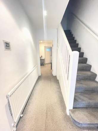 New Peachey Lane, Uxbridge, Image 4