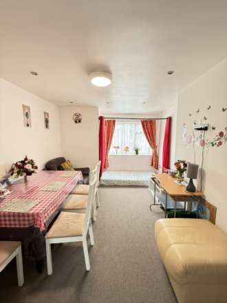 Manse Close, Hayes, Image 1
