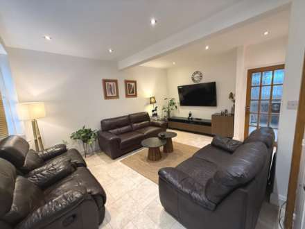 2 Bedroom Terrace, Westbury Avn, Southall