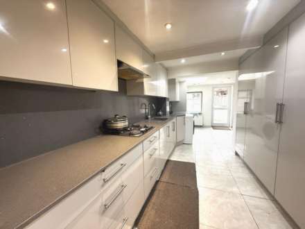 5 Bedroom Terrace, Gordon Road, Southall