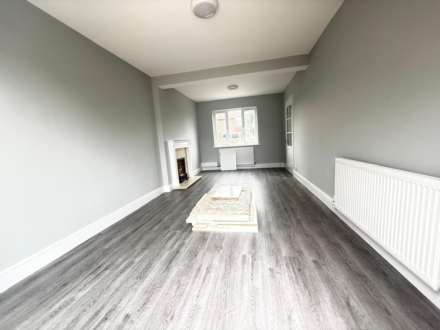 Station Crescent, Ashford, Image 3