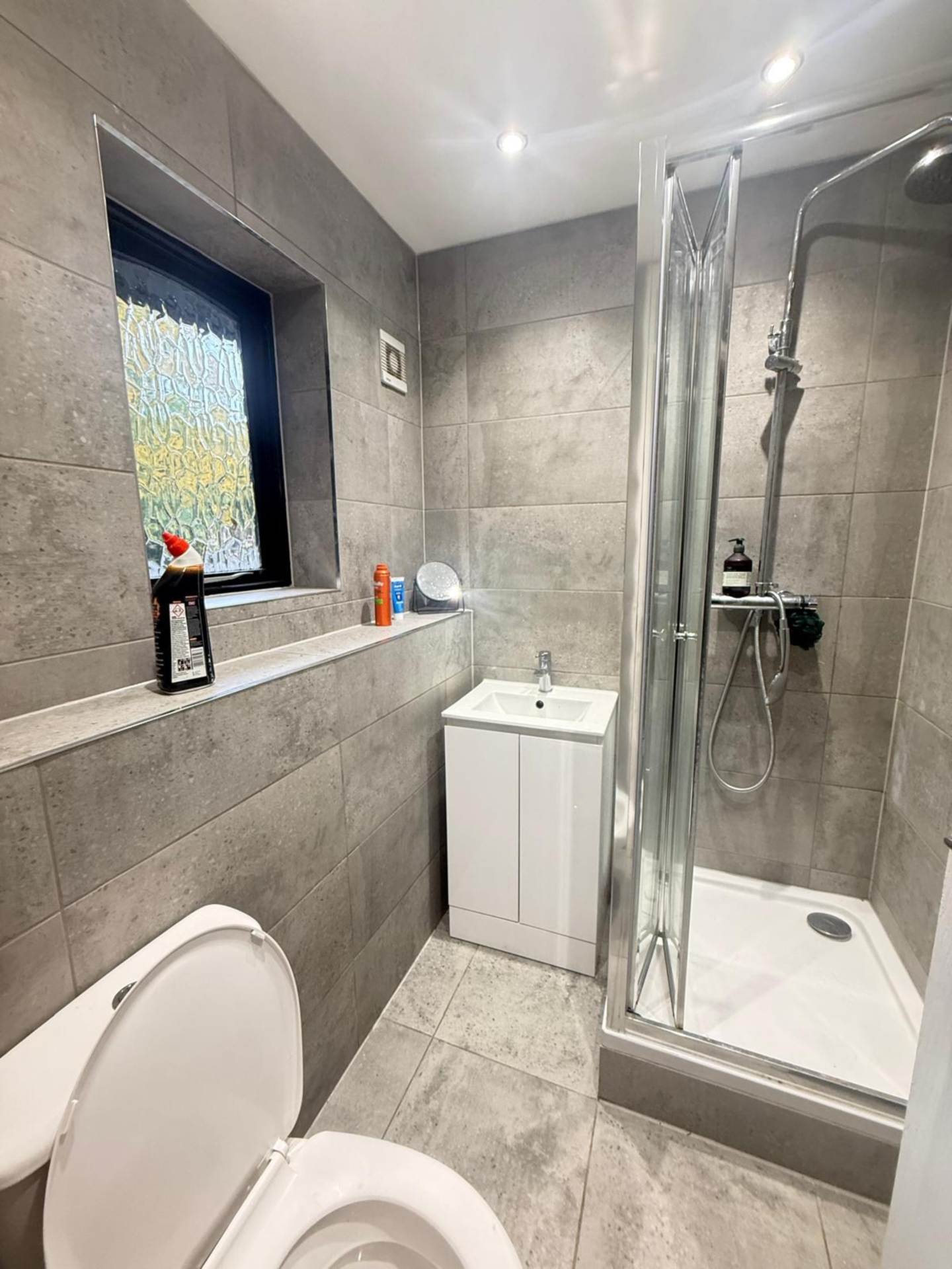 Vicarage Way, Coln Brook, Image 5