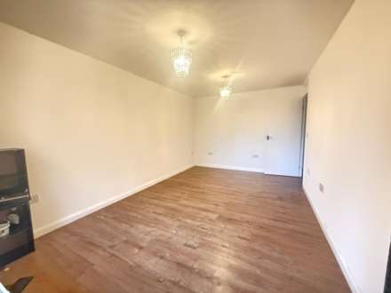 Vicarage Way, Coln Brook, Image 3