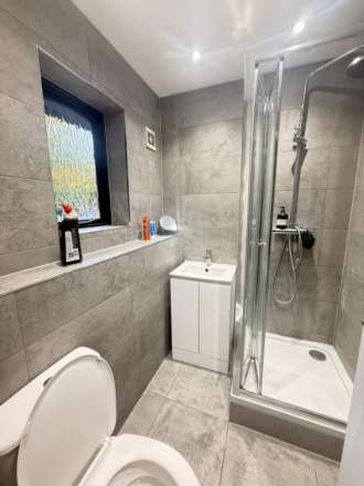 Vicarage Way, Coln Brook, Image 5