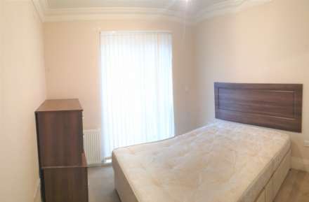 Reet Gardens, Slough, Image 4