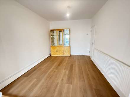 Myrtle Road, East Bedfont, Image 3