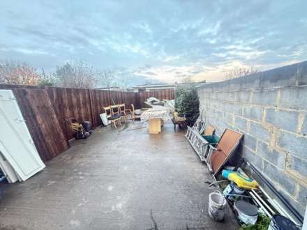 Myrtle Road, East Bedfont, Image 8