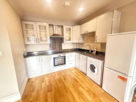 2 Bedroom Flat, Reet Gardens, Slough