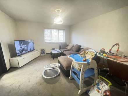 Braybourne Drive, Isleworth, Image 2