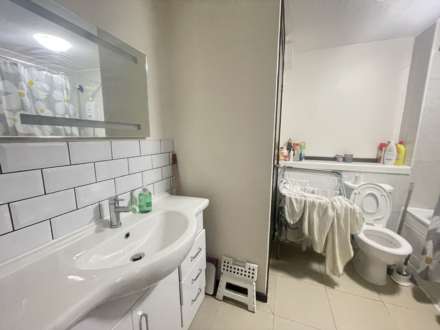 Braybourne Drive, Isleworth, Image 4