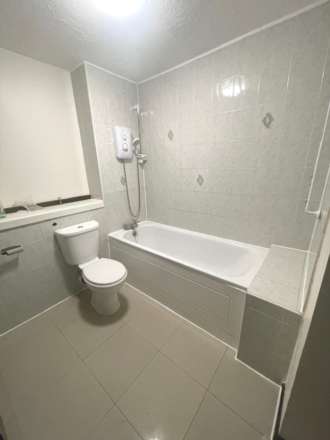 Braybourne Drive, Isleworth, Image 5