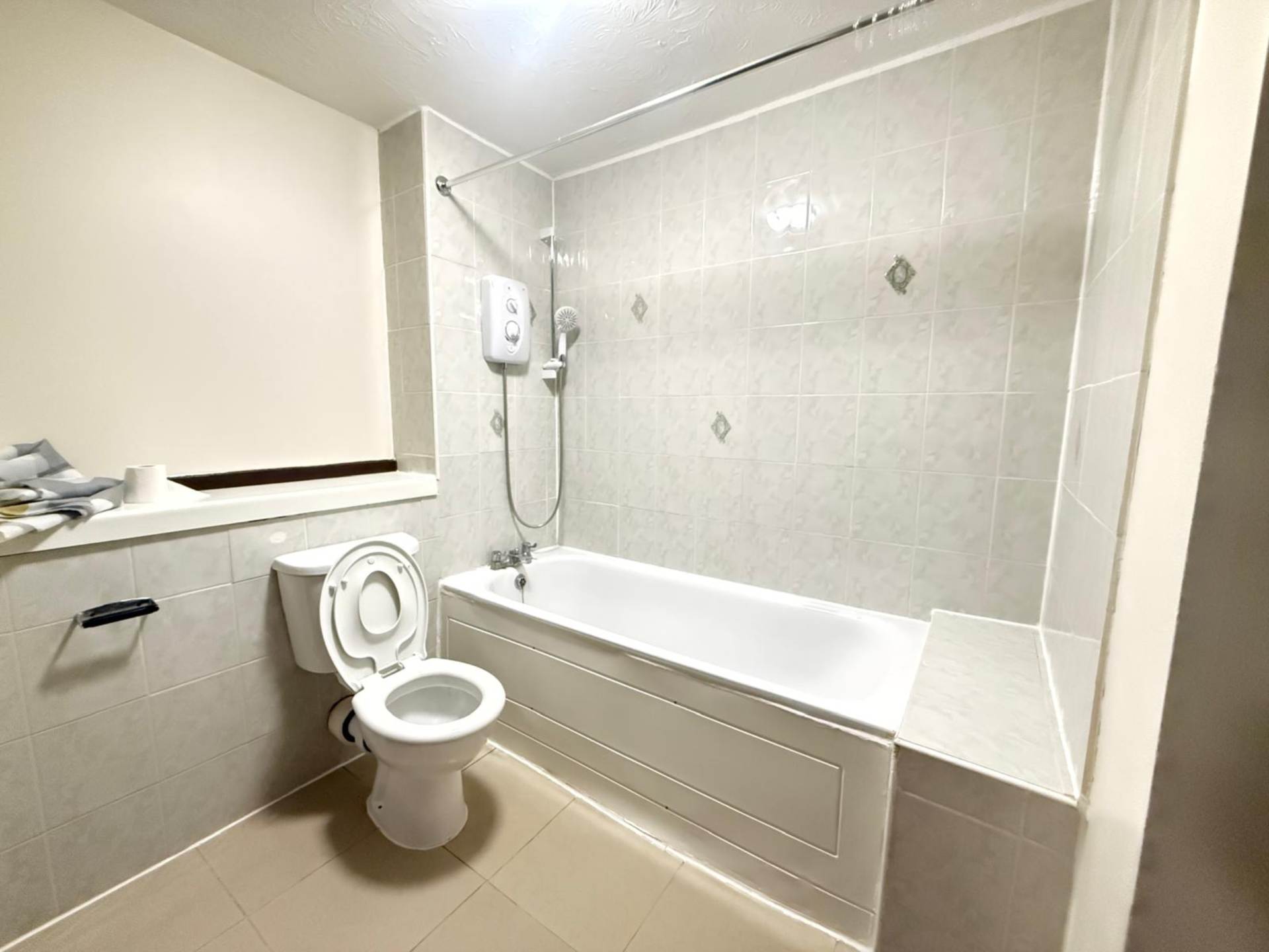 Braybourne Drive, Isleworth, Image 4