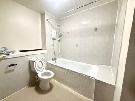 Braybourne Drive, Isleworth, Image 4