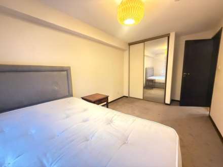 Braybourne Drive, Isleworth, Image 5