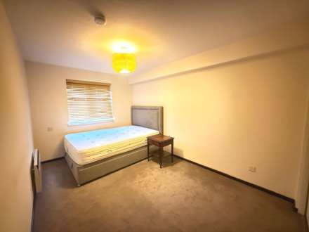 Braybourne Drive, Isleworth, Image 6