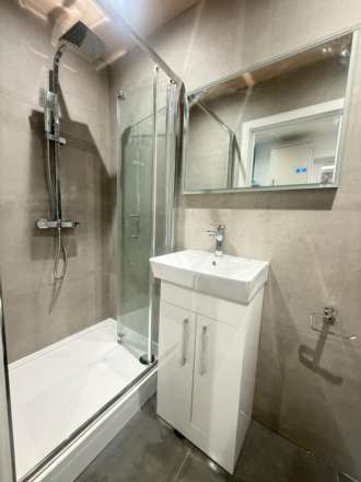 Woodland Avenue, Slough, Image 4