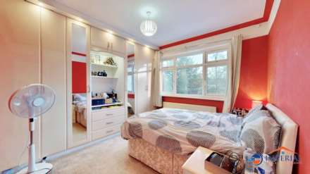 Crosslands Avenue, Norwood Green, Image 24