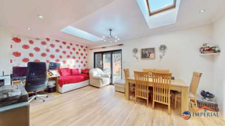 Crosslands Avenue, Norwood Green, Image 5