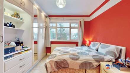 Crosslands Avenue, Norwood Green, Image 23